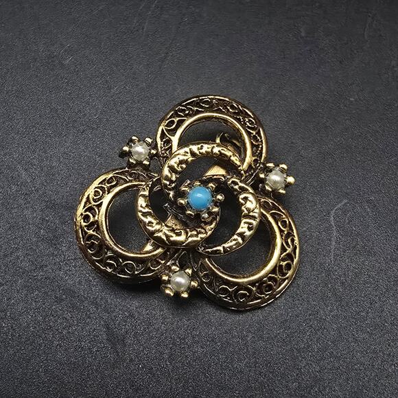 Vintage Gold Tone Twisted Knot Brooch Seed Pearls Blue Petite - Picture 1 of 6